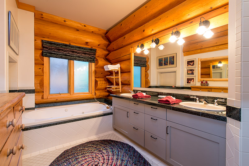 Luxury 5 Bedroom Blueberry Hill Log Home Rental Accommodations