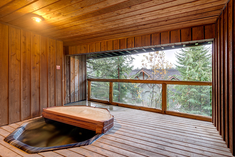 Bedroom with queen log bed