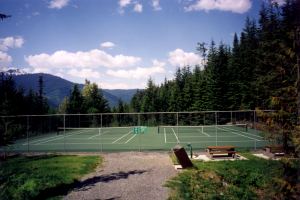 Secluded tennis court just down the hill